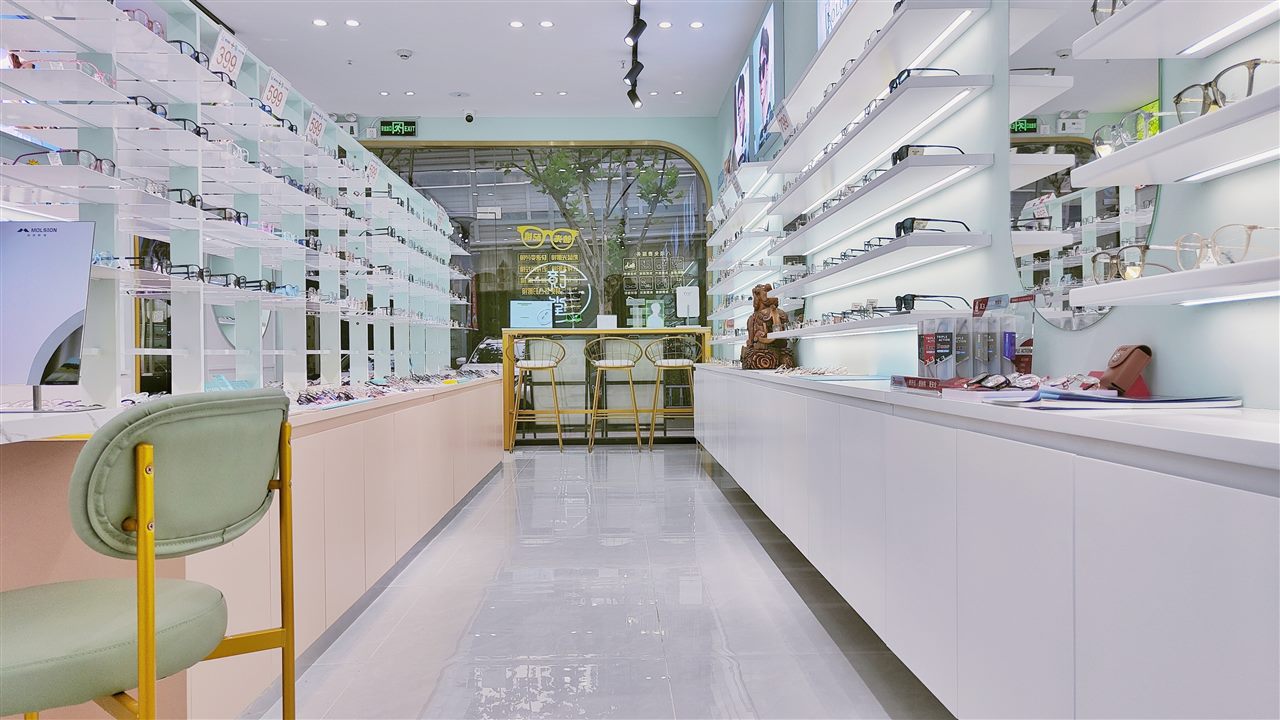 镜之堂眼镜店内镜架陈列